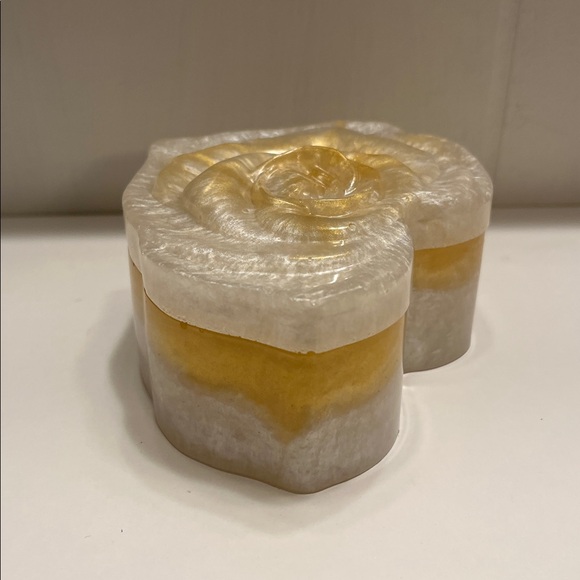 Pick (1) Heart-Shaped Jar - Picture 5 of 7